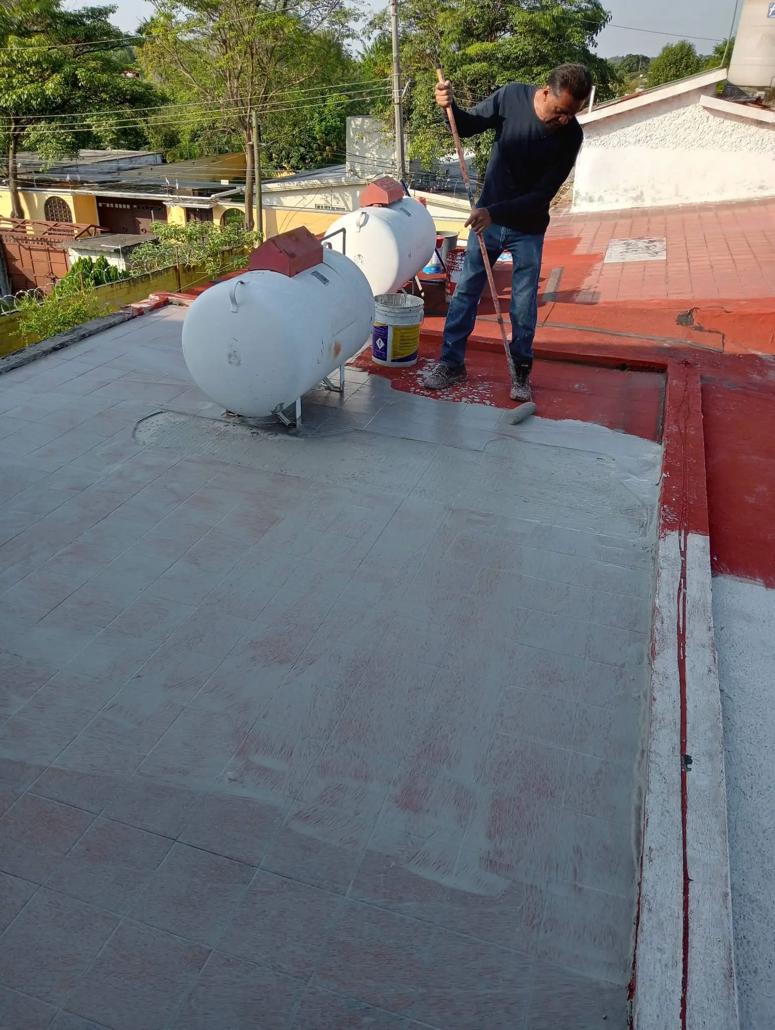 Preparación de superficie e impermeabilización de azotea